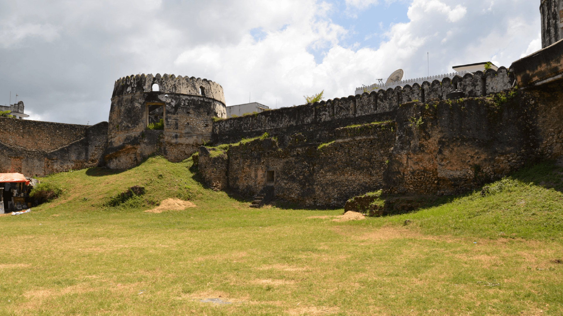Fortified stone walls of Stone Town in Zanzibar captured by Annelieke Huijgens