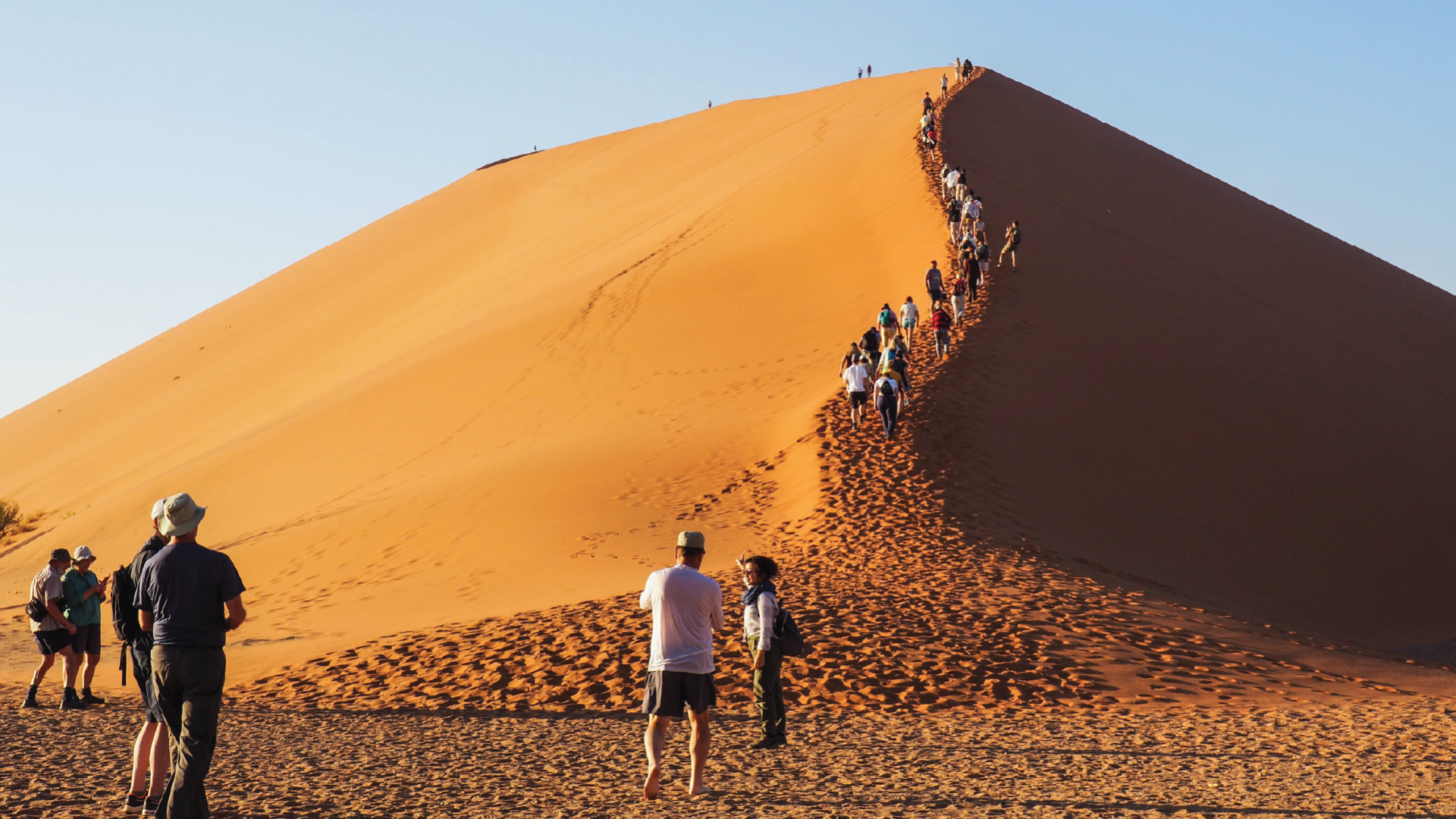 Sesrim, Sossuvlei & Dead Vlei by Namibia