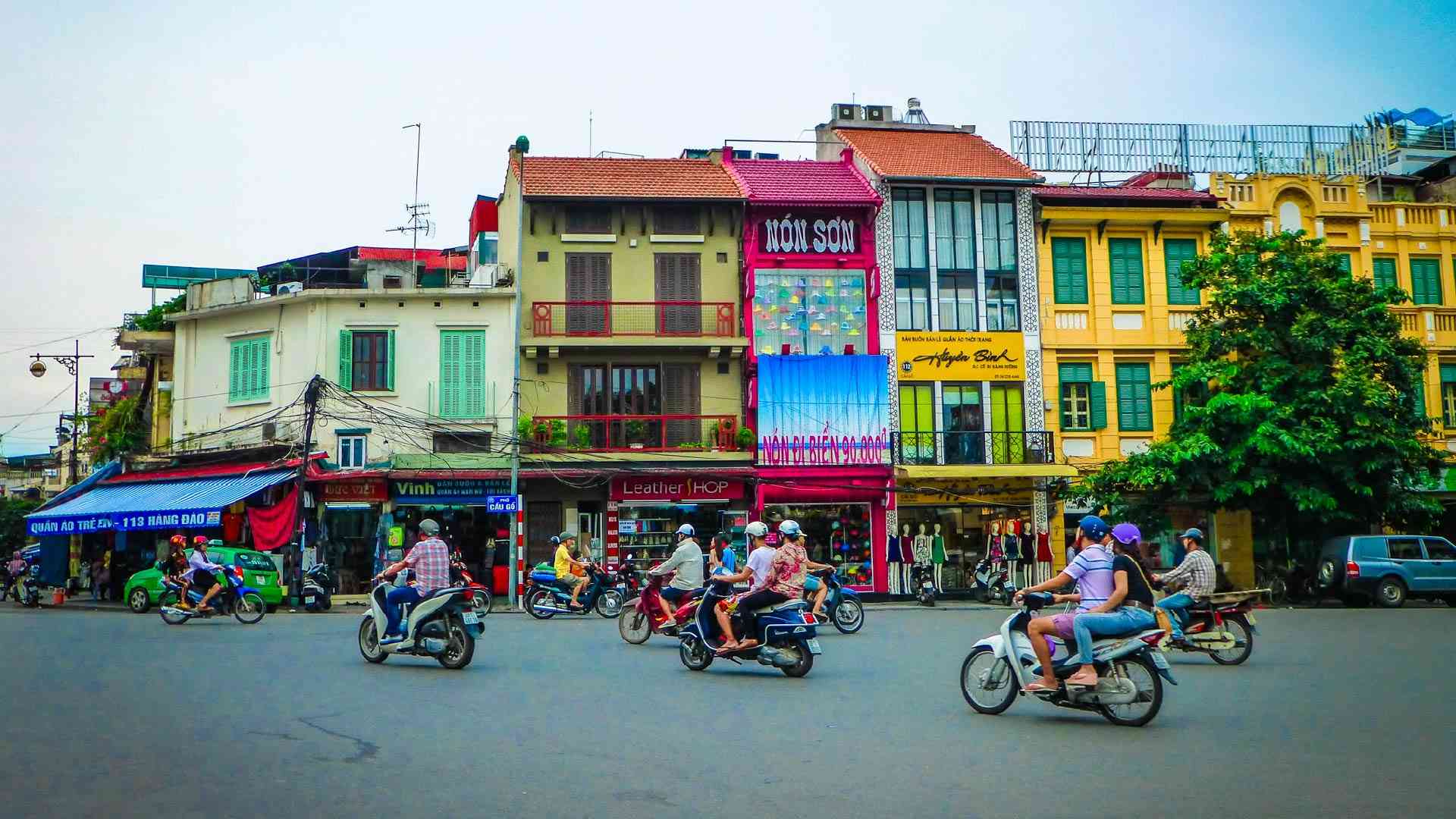 A busy street in Hanoi on a Vietnam tour