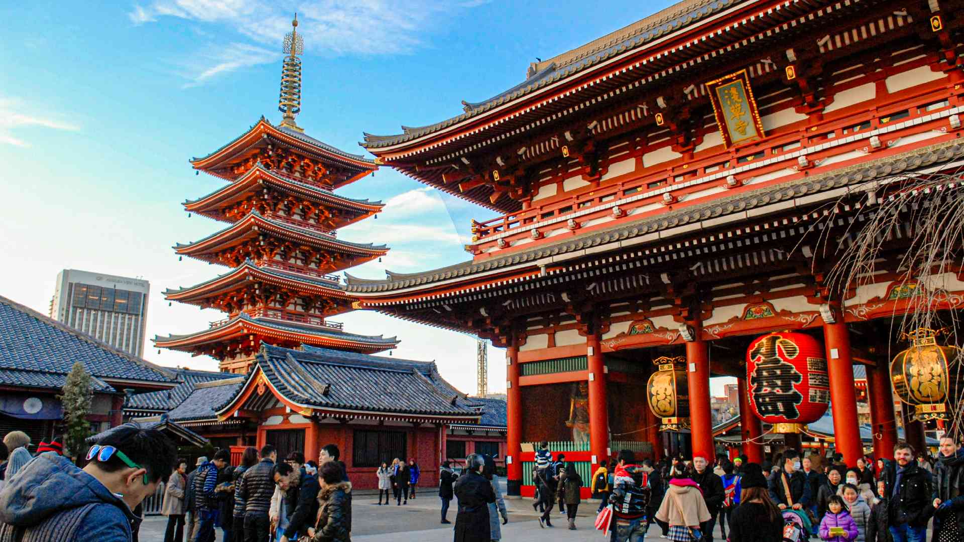 Tokyo, Japan by Mirza Ariadi