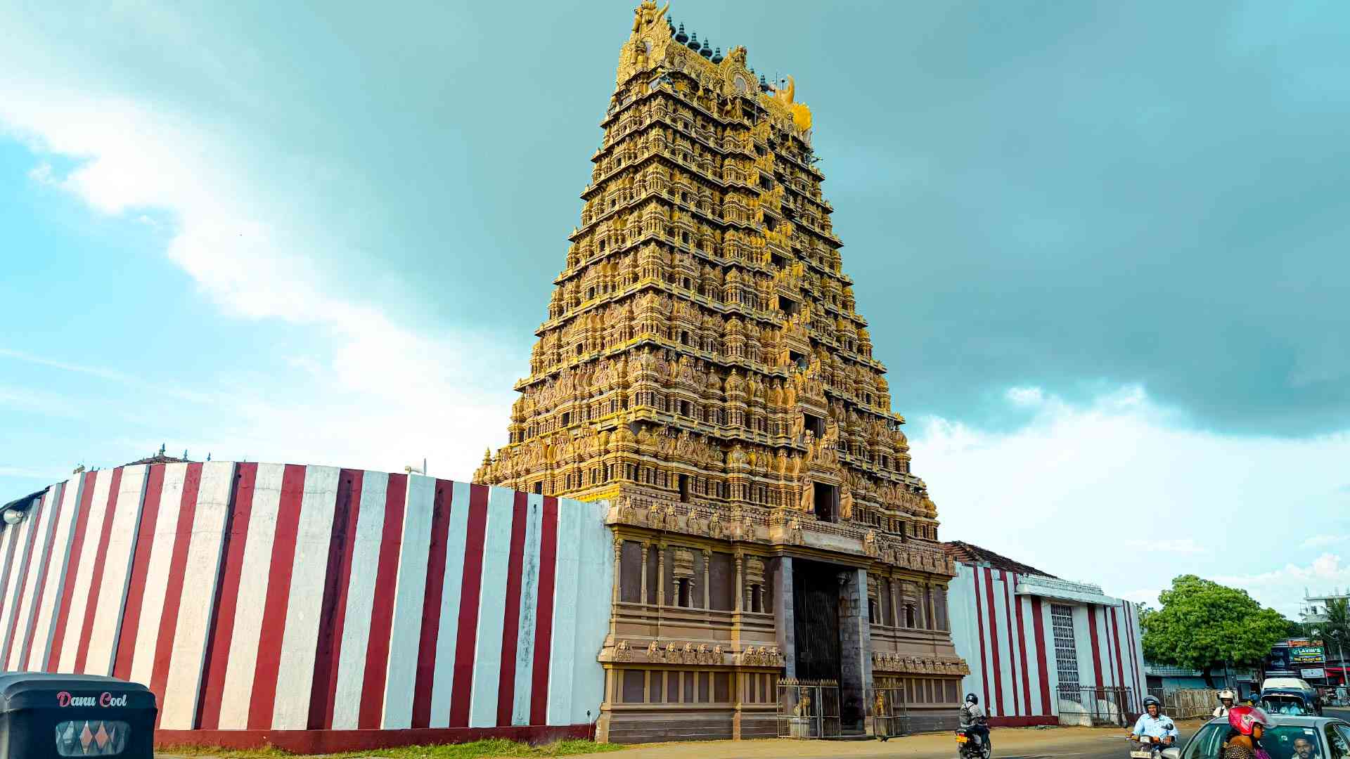 Nallur Kandaswamy Kovil Temple on a Bunnik Tour of Sri Lanka