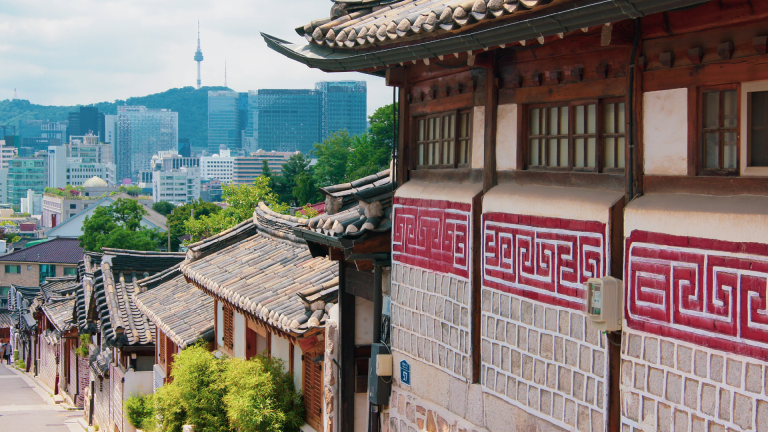 Streets of the Bukchon Hanok Village, Seoul, South Korea by Jeremy van Heerde
