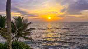 Sunset at the beach in Weligama, Sri Lanka on a Bunnik Tour