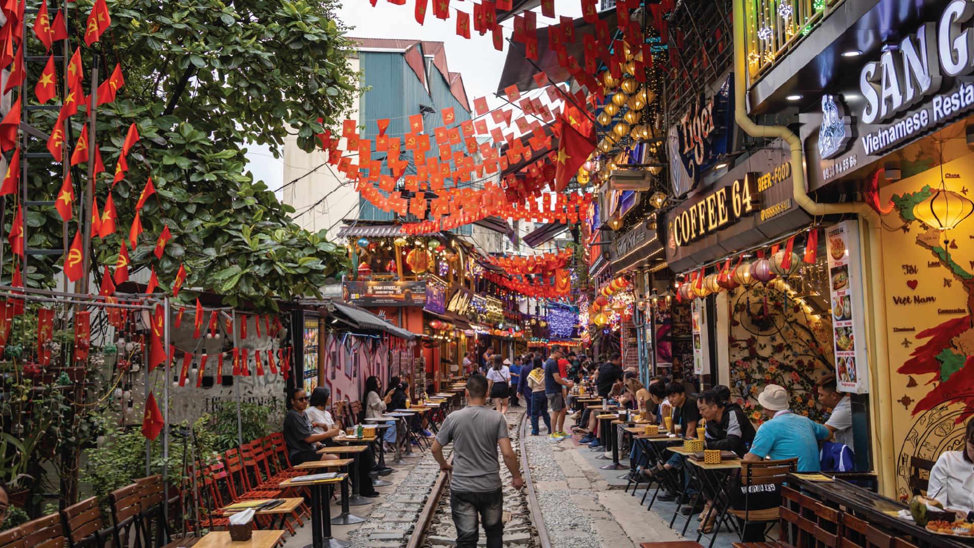 Train Street, Hanoi - Vietnam - Amie Bunnik