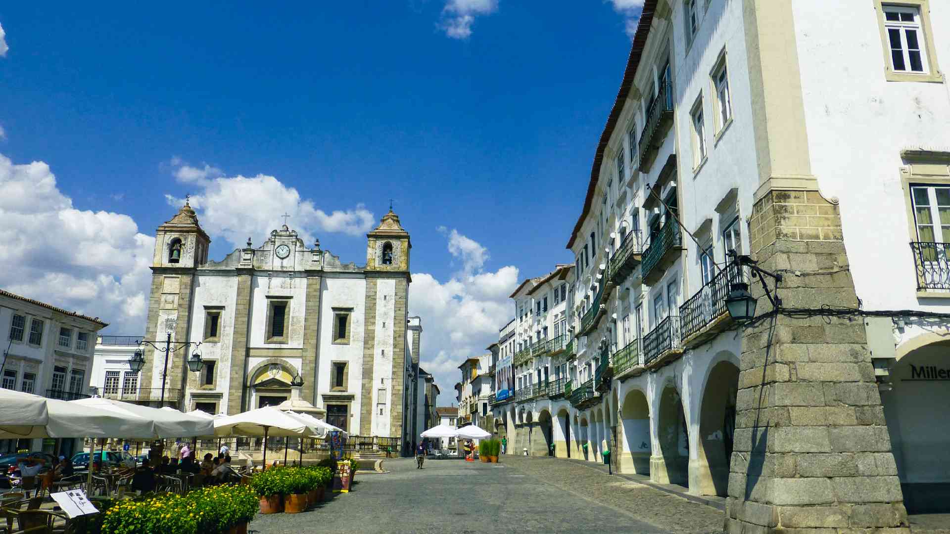 Évora, Portugal by Dennis Bunnik