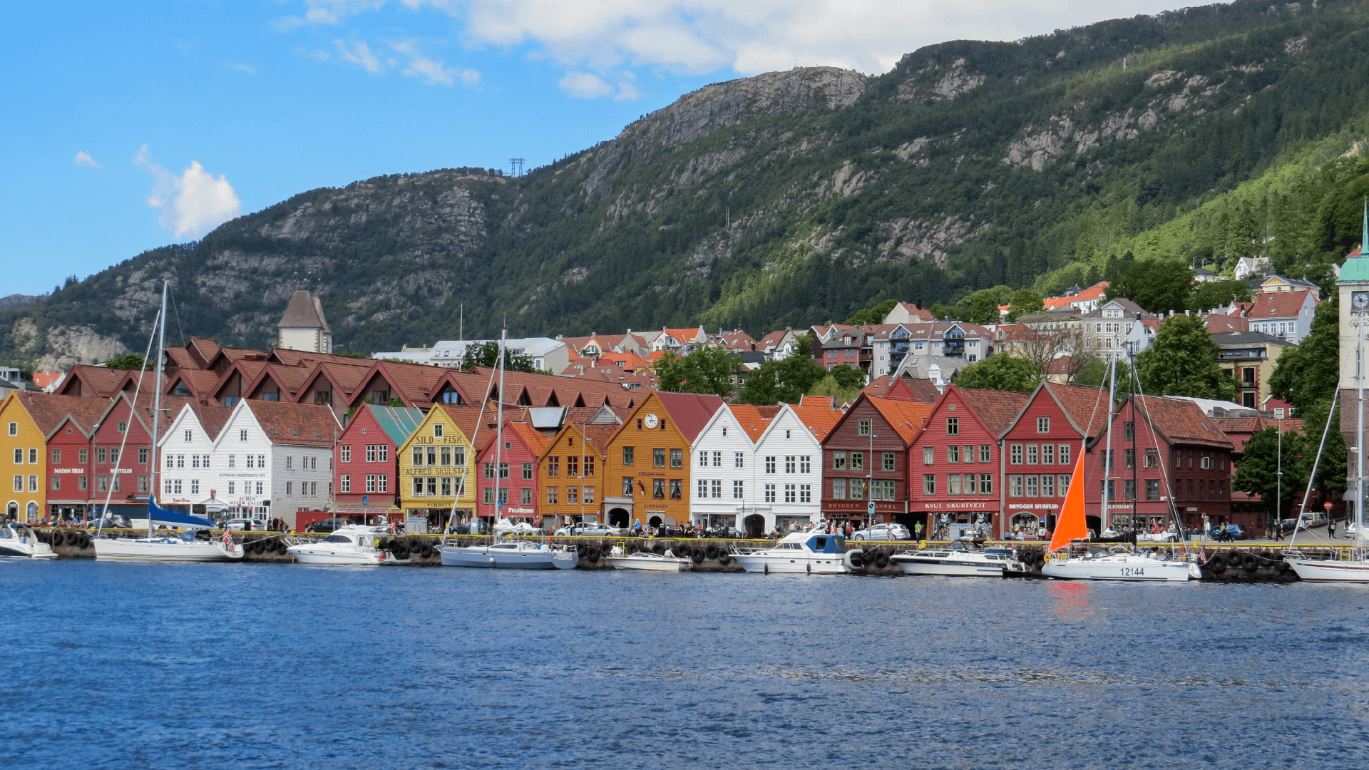The waterfront in Bergen by Dennis Bunnik