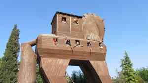 Trojan Horse in Troy on a Bunnik Tour of Türkiye