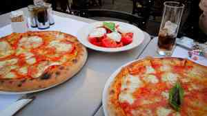 Authentic pizza in Sicily on a Bunnik Tour