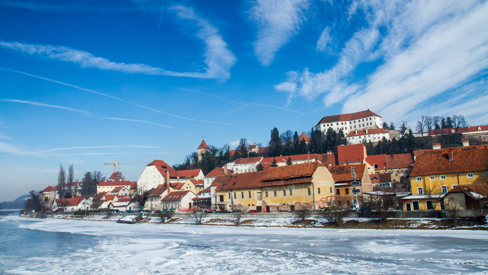 Houses on the Drava River in Ptuj, Slovenia by dejank1 / AdobeStock