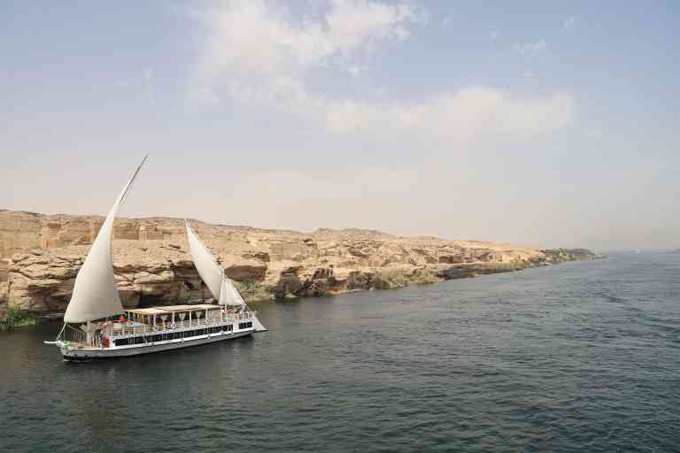 Cruise along the Nile
