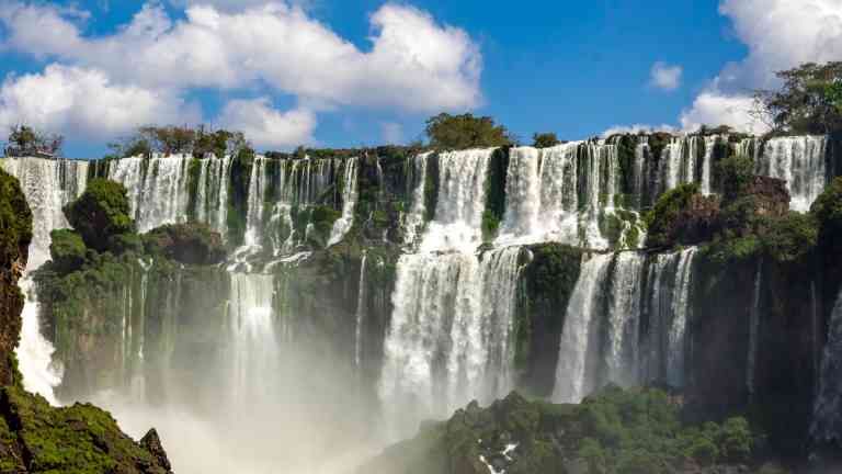 Iguazú Falls, Brazil by David Hein