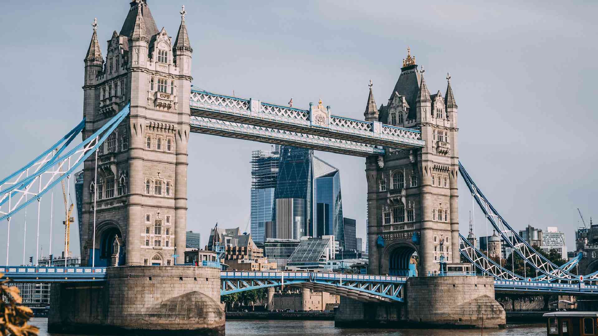 London Bridge, England by Charles Postiaux/Unsplash