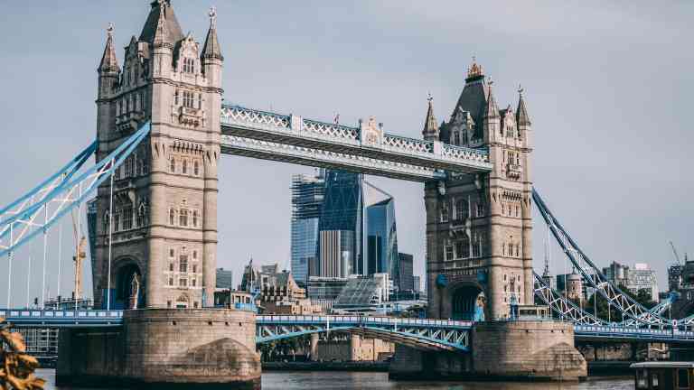 London Bridge, England by Charles Postiaux/Unsplash