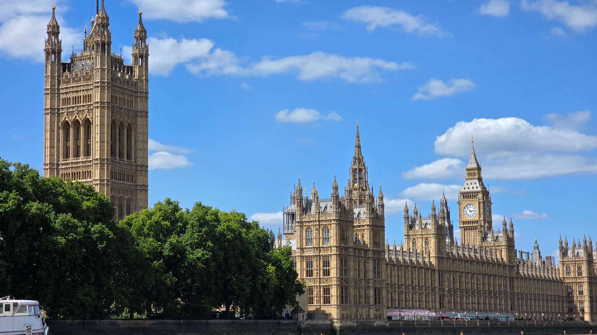 London, England by Dennis Bunnik