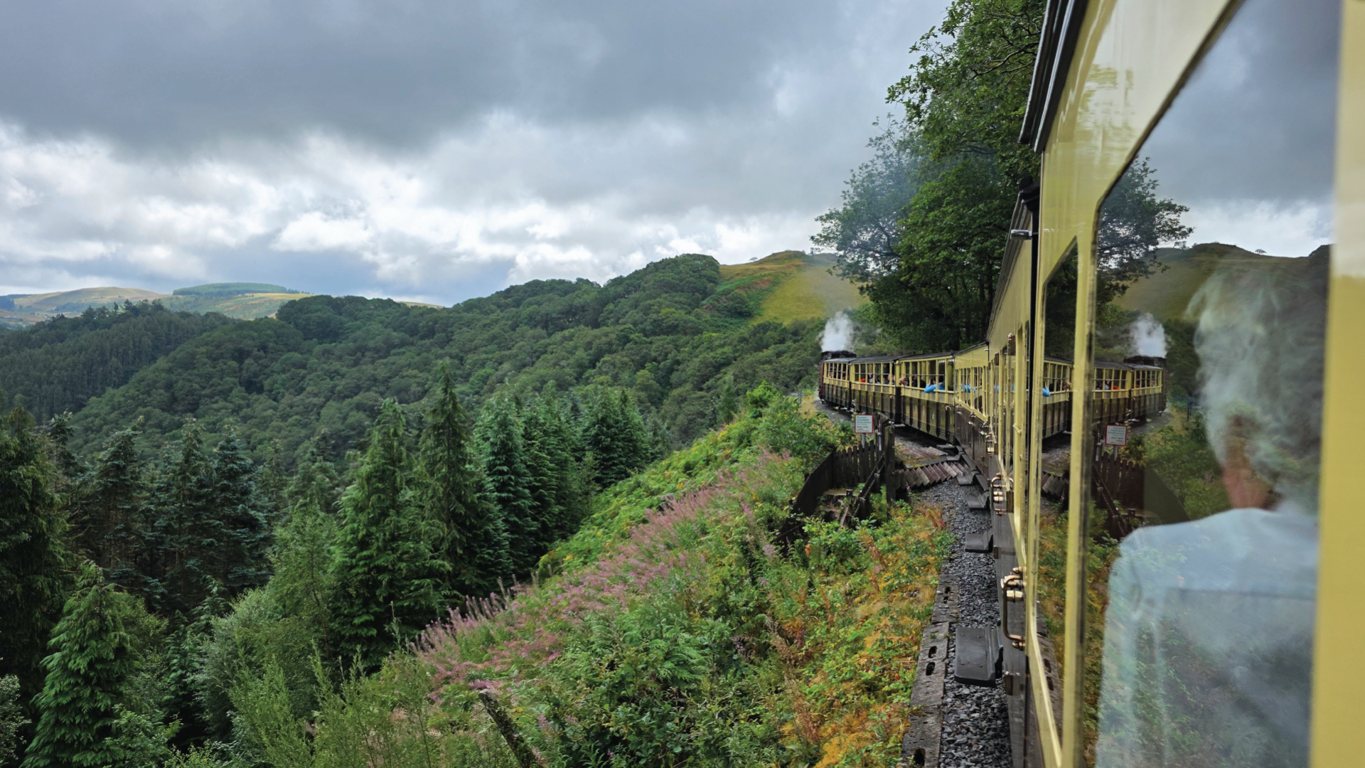 Steam Train, Wales by Dennis Bunnik